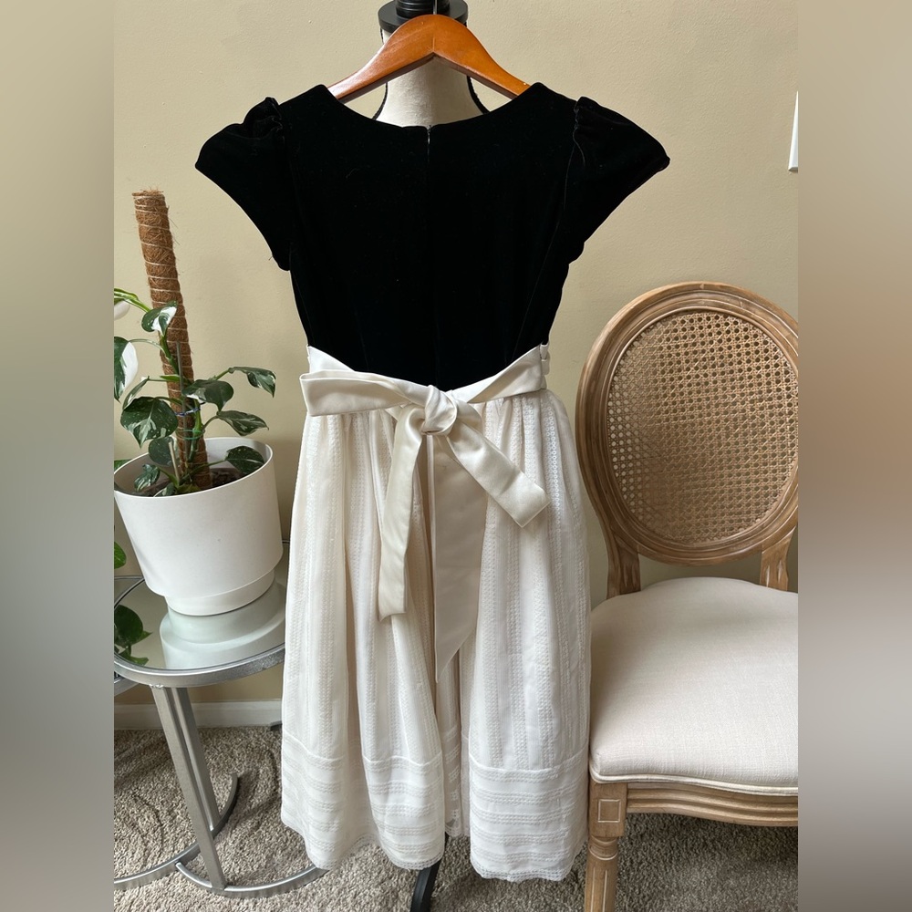 Cinderella Black and White Cap Sleeve Girls Dress - Picture 5 of 6